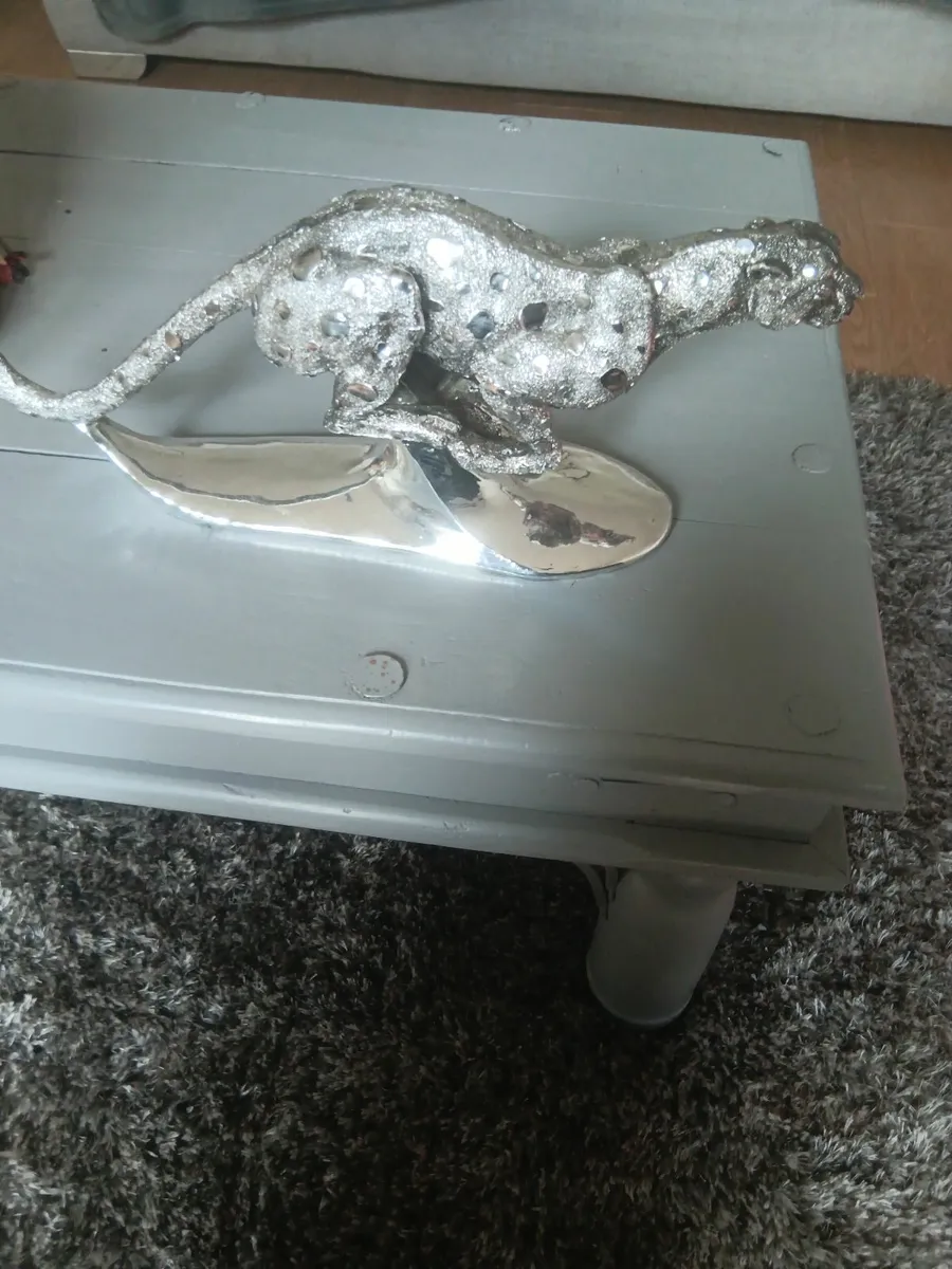 Silver effect  animal figurine - Image 1