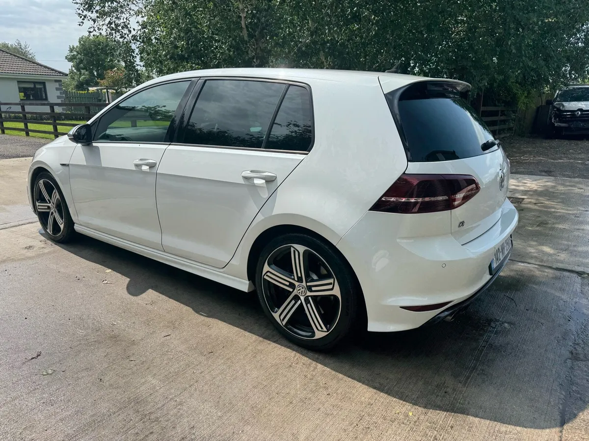Volkswagen Golf R - Image 4