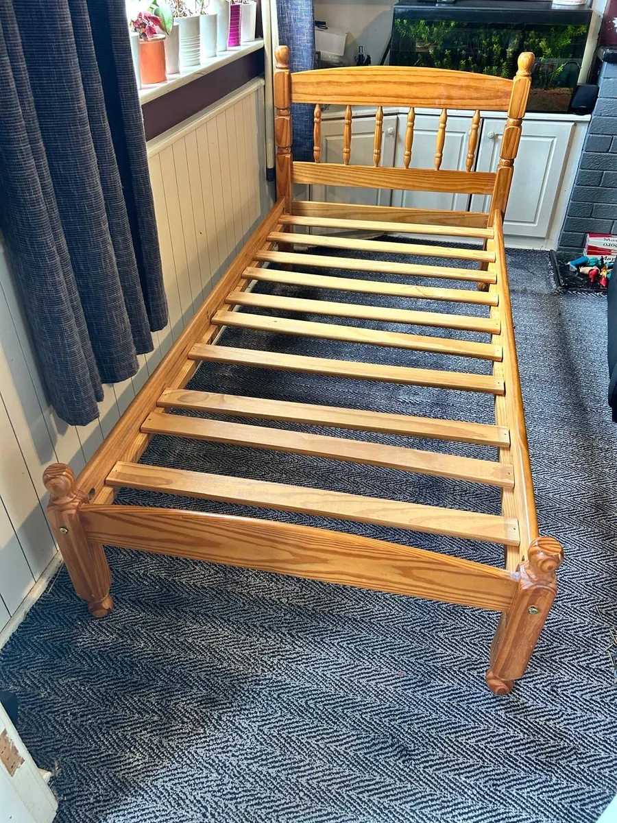 Single bed with mattress - Image 2