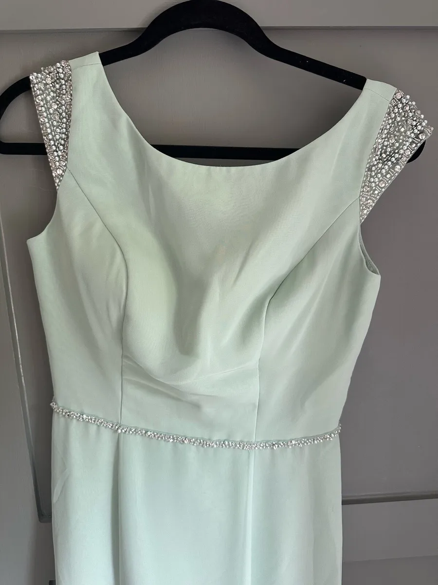 New bridesmaids dresses never worn - Image 3