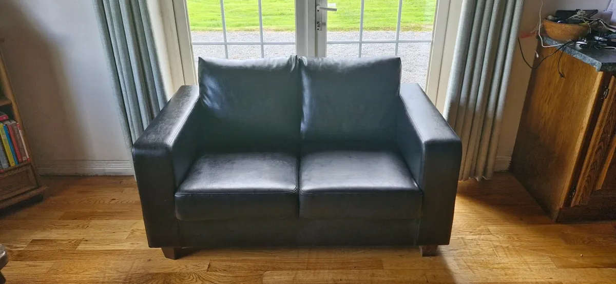 2 seater couch - Image 1