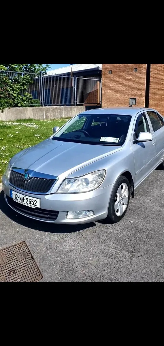 Skoda Octavia 2012 texts only read ad - Image 1