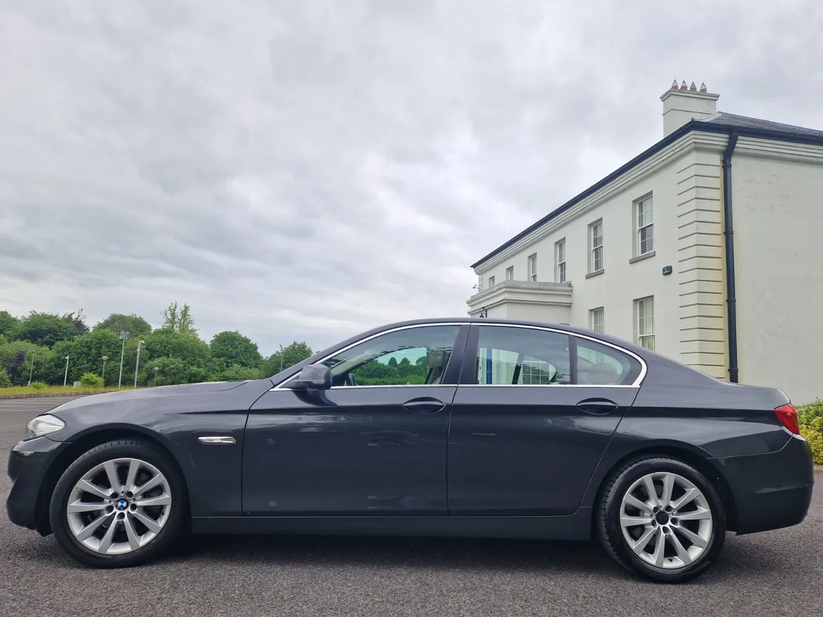 BMW 520 SPORT,AUTO  VERY LOW KMS - Image 2