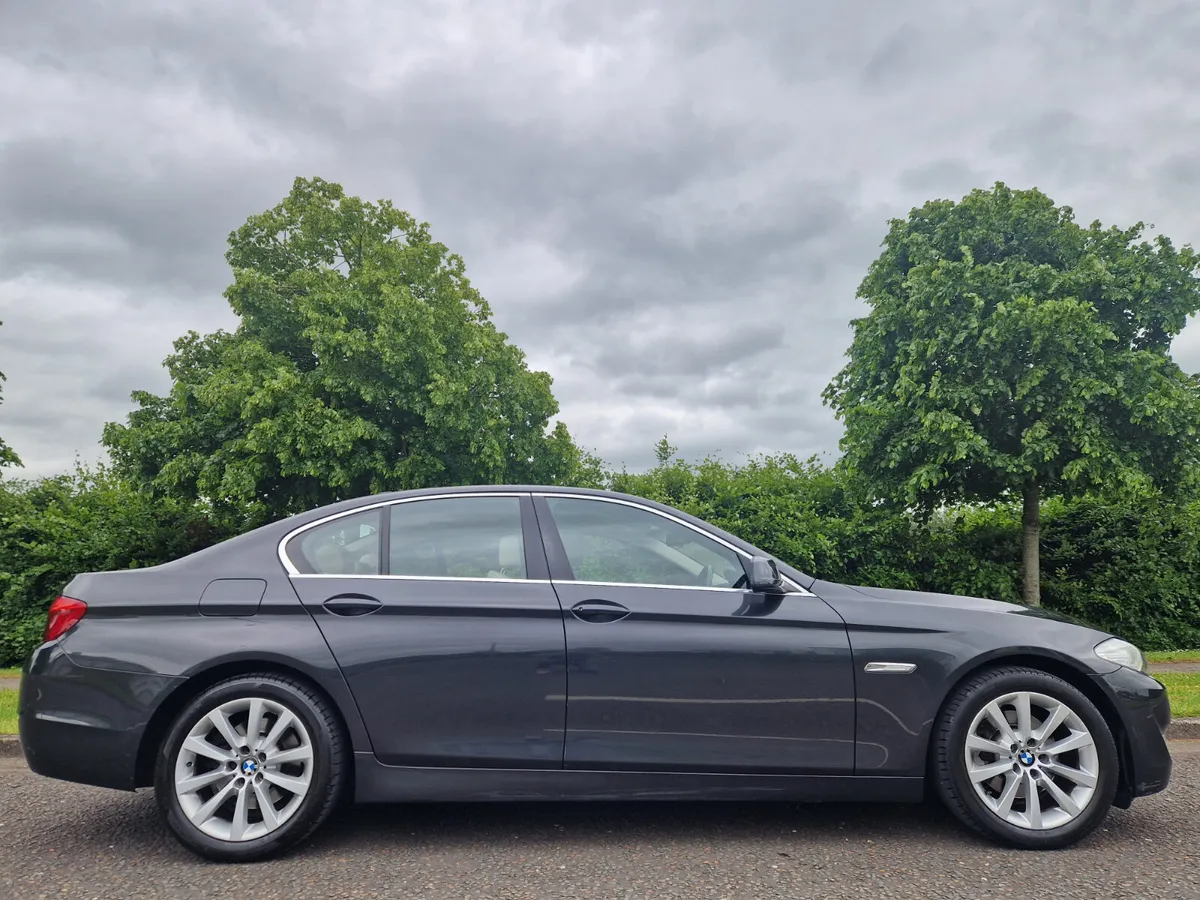 BMW 520 SPORT,AUTO  VERY LOW KMS - Image 4