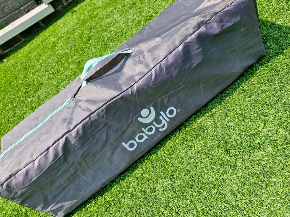 Baby travel cot/playpen