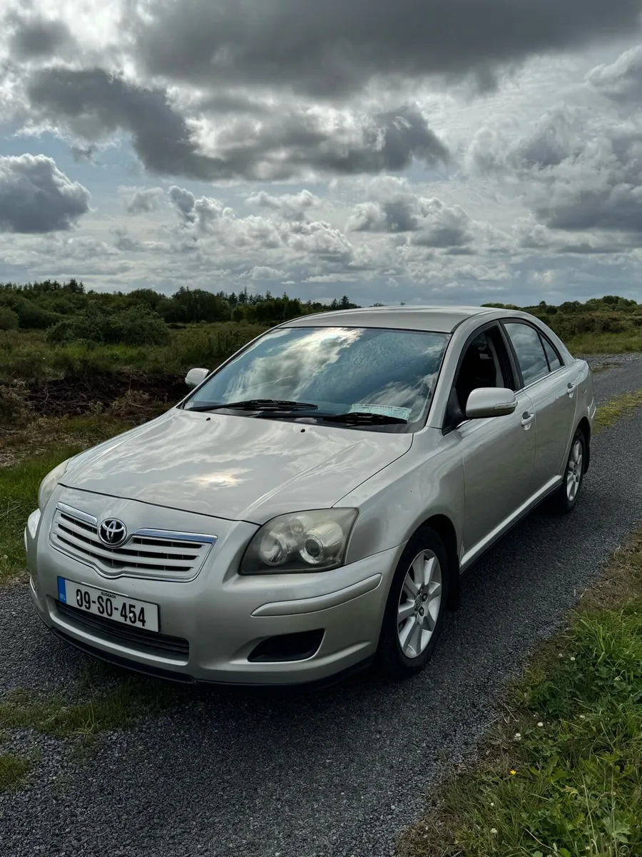 TOYOTA AVENSIS D-4D 2.0 T2 5DR - Image 1