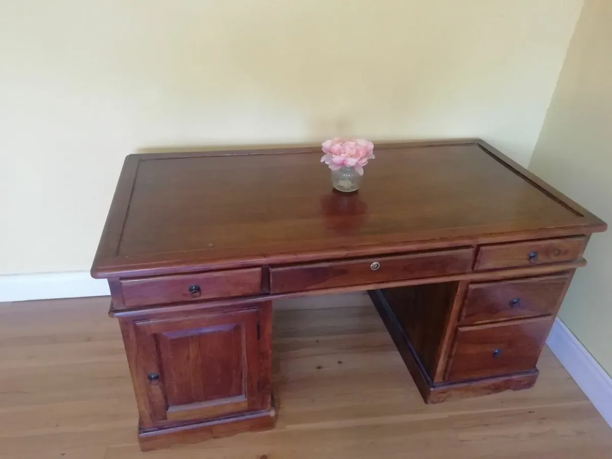 Presidents desk - Image 1