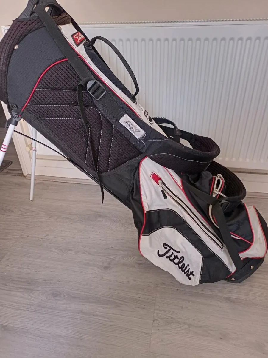 Titleist Golf bag with stand. No hood - Image 2