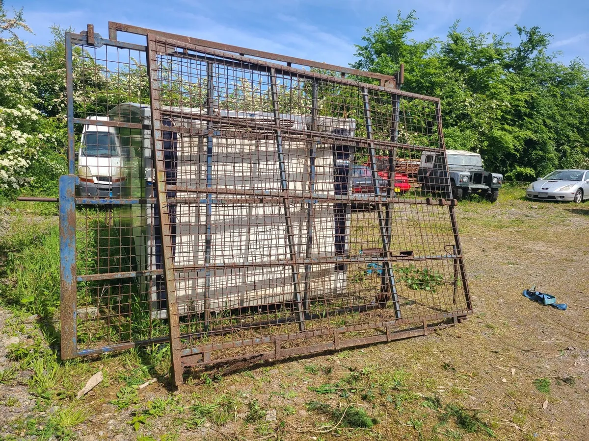 Gates - Image 2