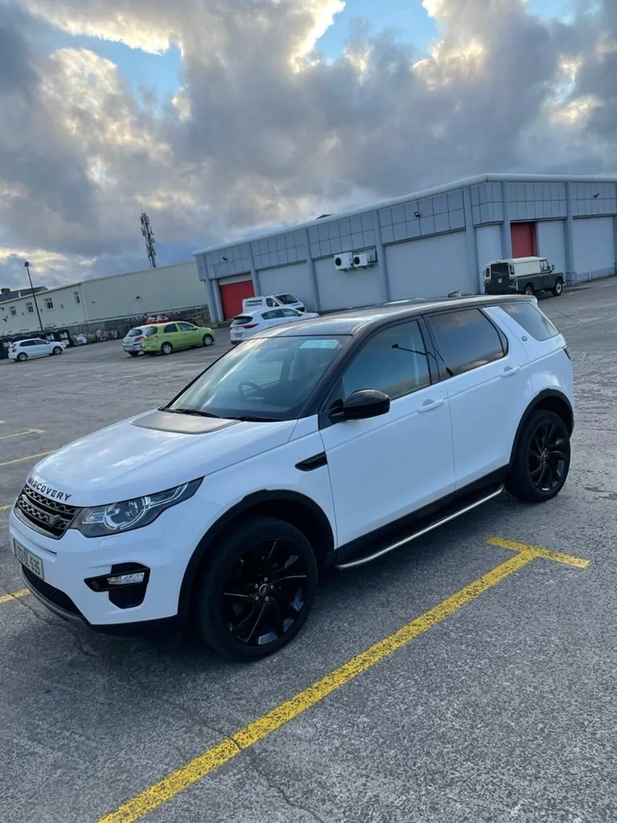 Discovery Sport 2.0 180 HSE Black Edition - Image 2