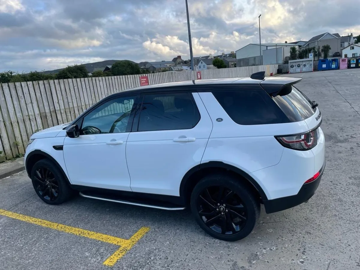 Discovery Sport 2.0 180 HSE Black Edition - Image 3