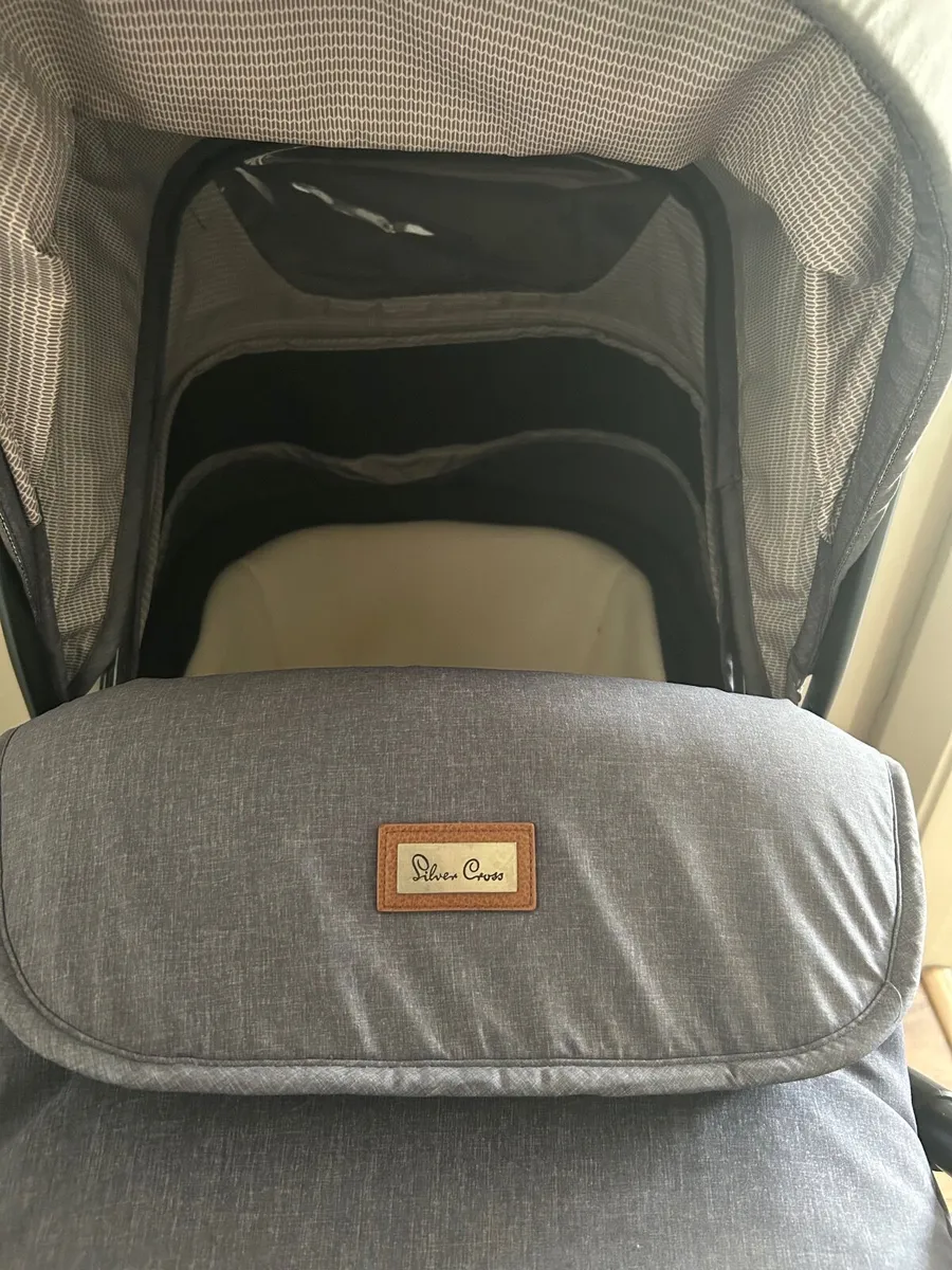 Special Edition Silver Cross Bassinet and Pram - Image 4