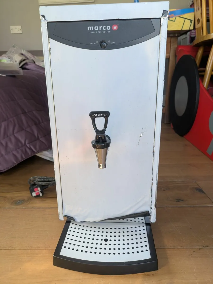 Hot water boiler - Image 1