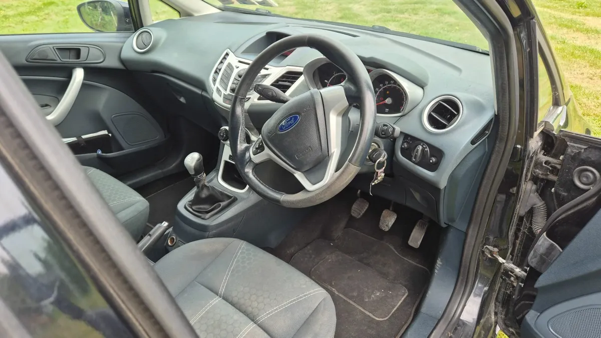Ford Fiesta 2010 Zetec - Image 3
