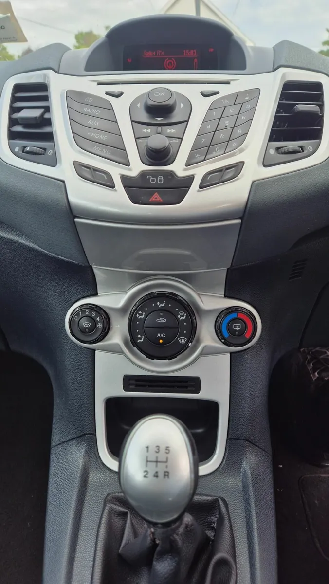 Ford Fiesta 2010 Zetec - Image 4