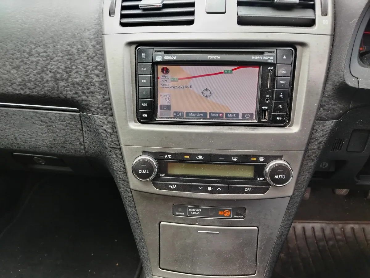 Toyota Avensis 2011 - Image 3