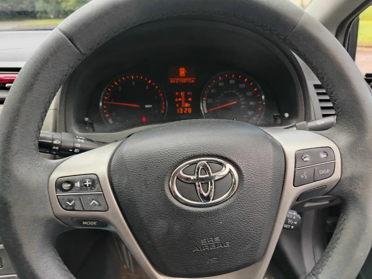 Toyota Avensis 2011 - Image 4