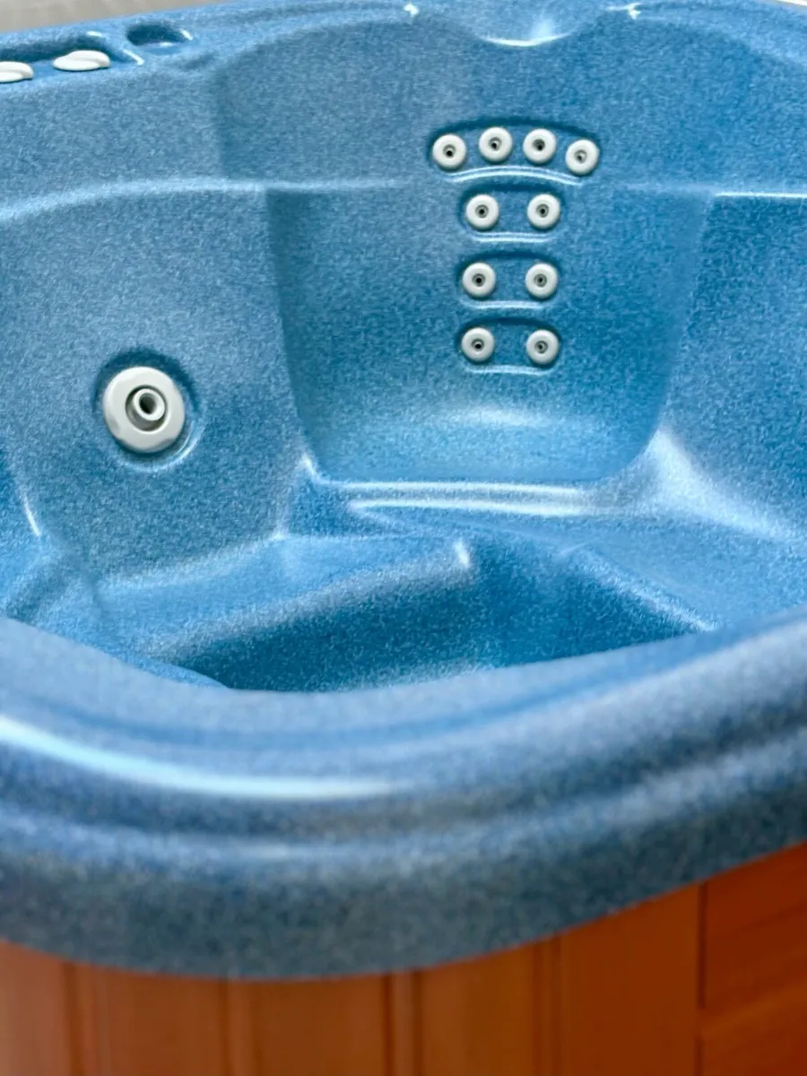 Eight Person Hot Tub - Image 4