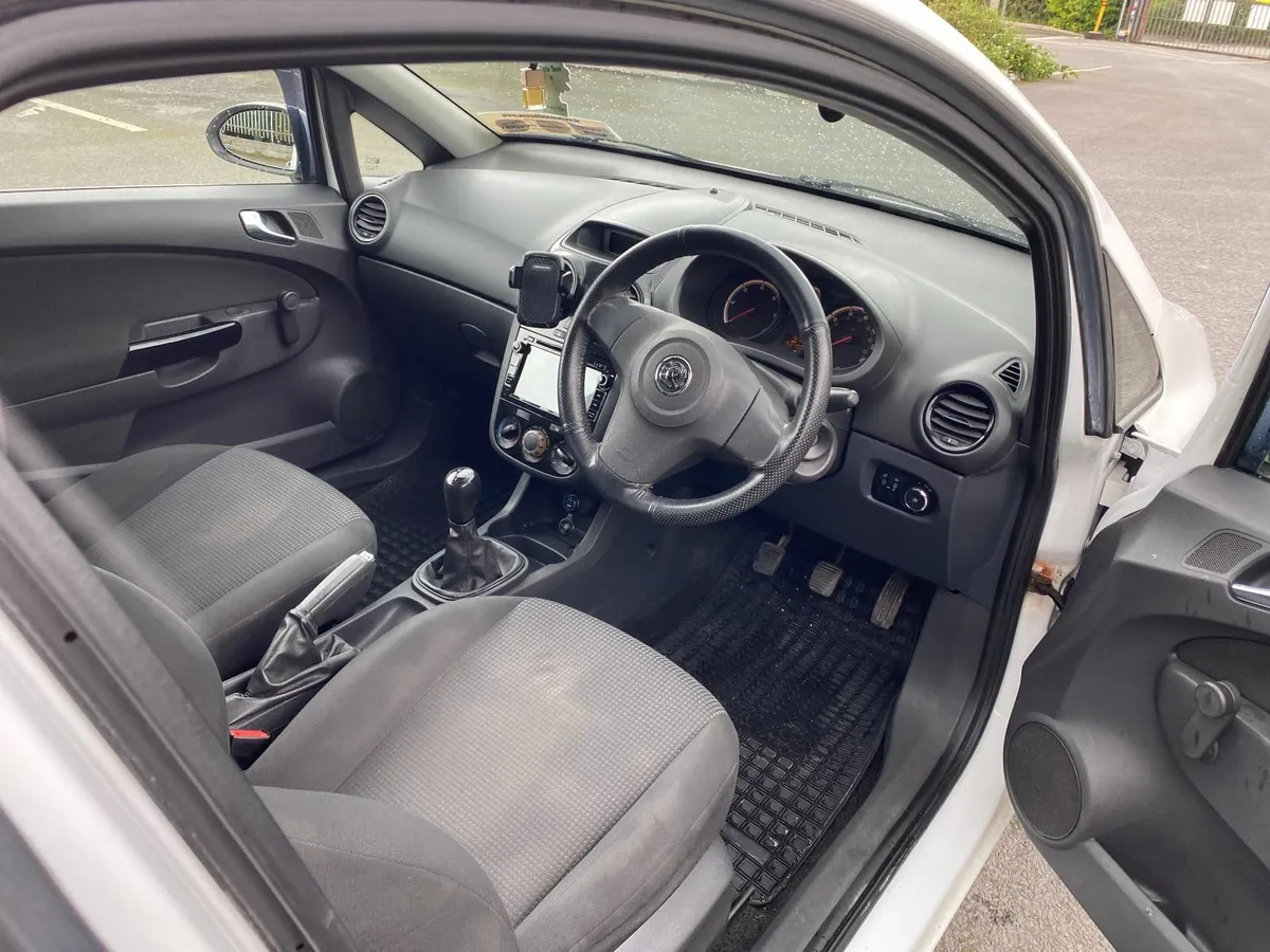 2010 Vauxhall Corsa 1.3 cdti - Image 3