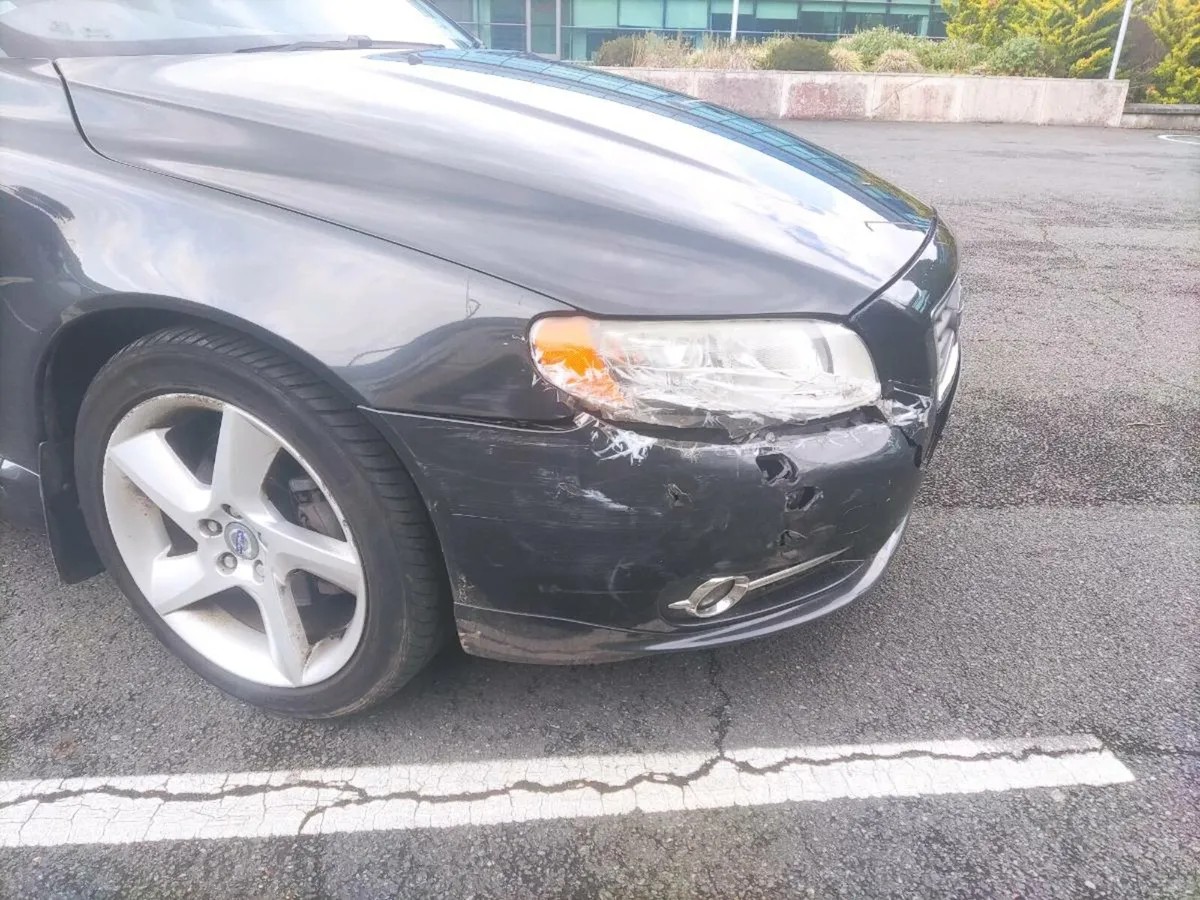 VOLVOvo S80 2.4  D5 205 HP LUX AUTOMATIC - Image 2