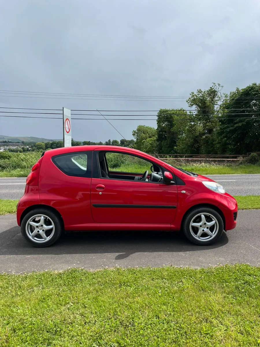 2010 Peugeot 107 urban - Image 1