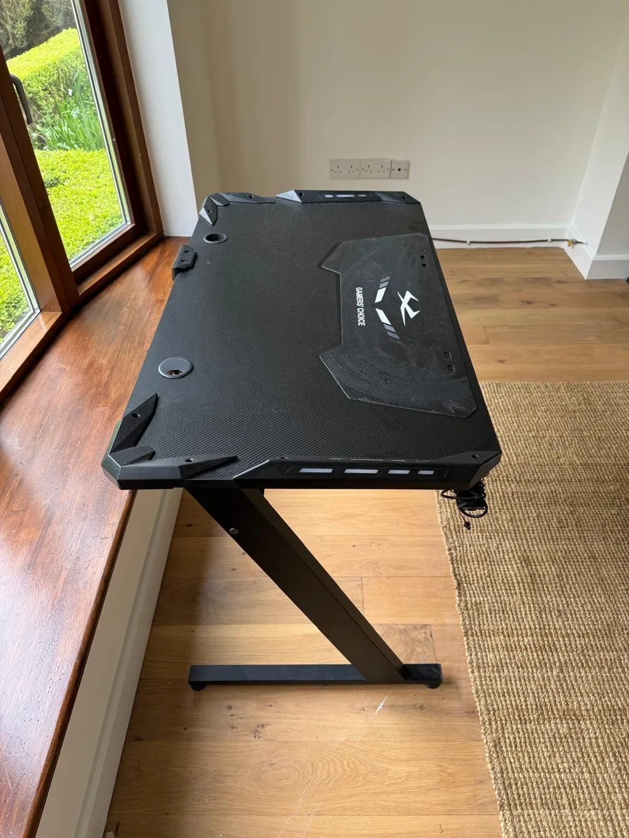 Gamer desk - Image 1