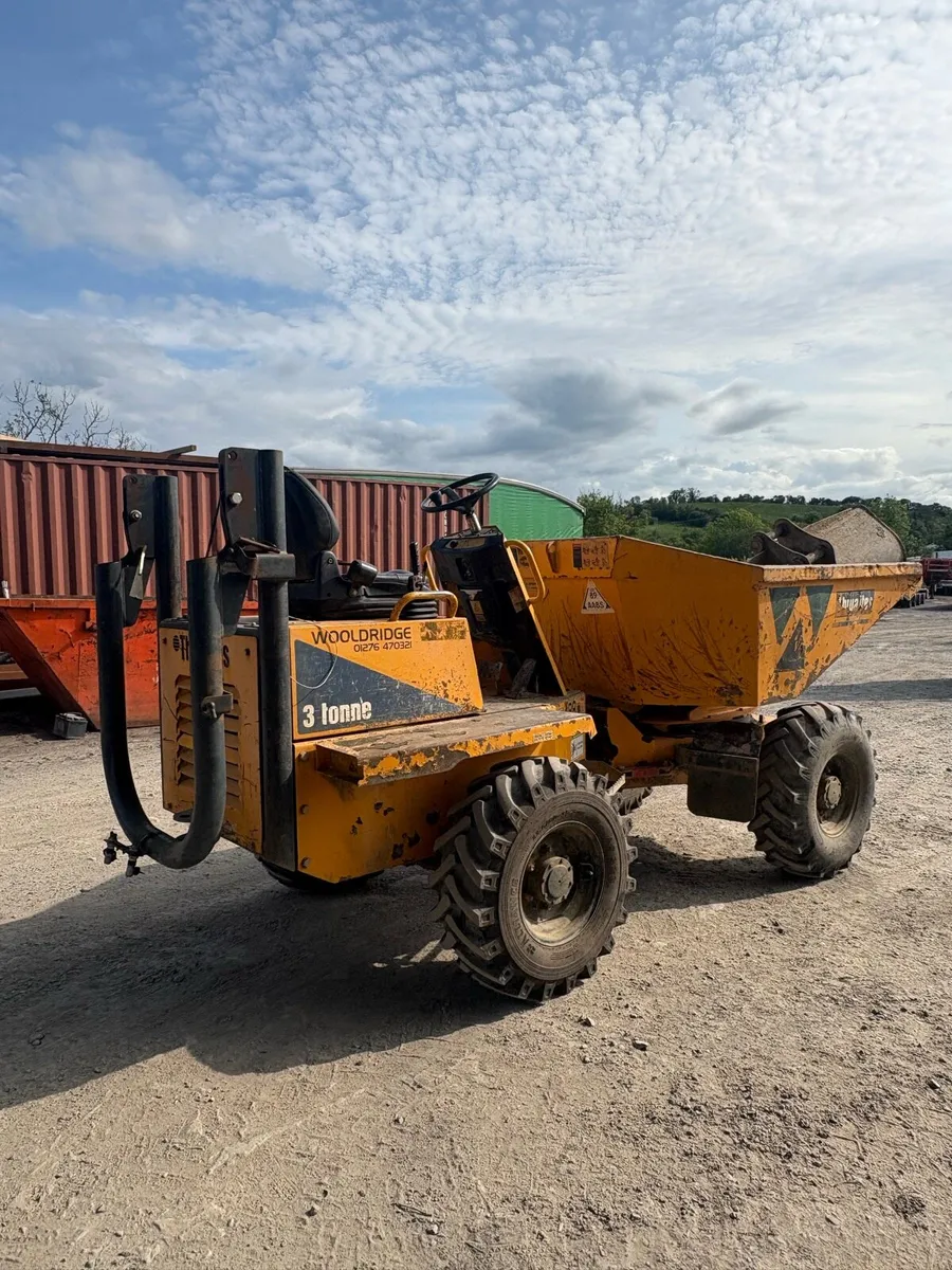 2014 thwaites 3 tonne swivel - Image 1