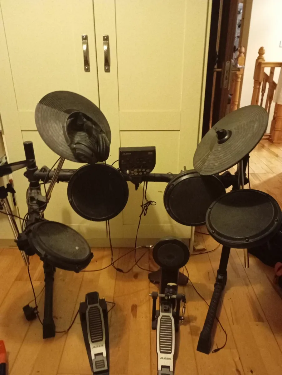 Drum set - Image 1