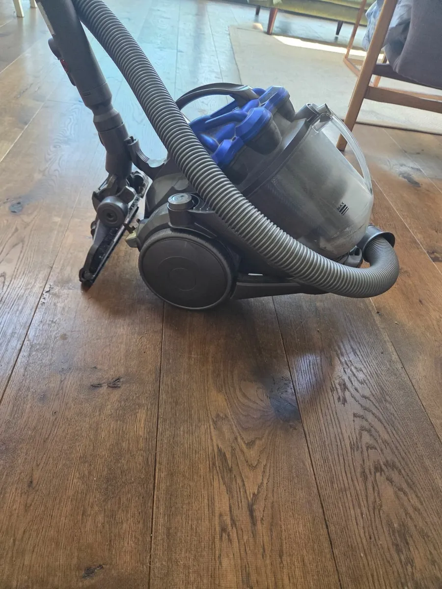 Dyson vacuum Cleaner - Image 2
