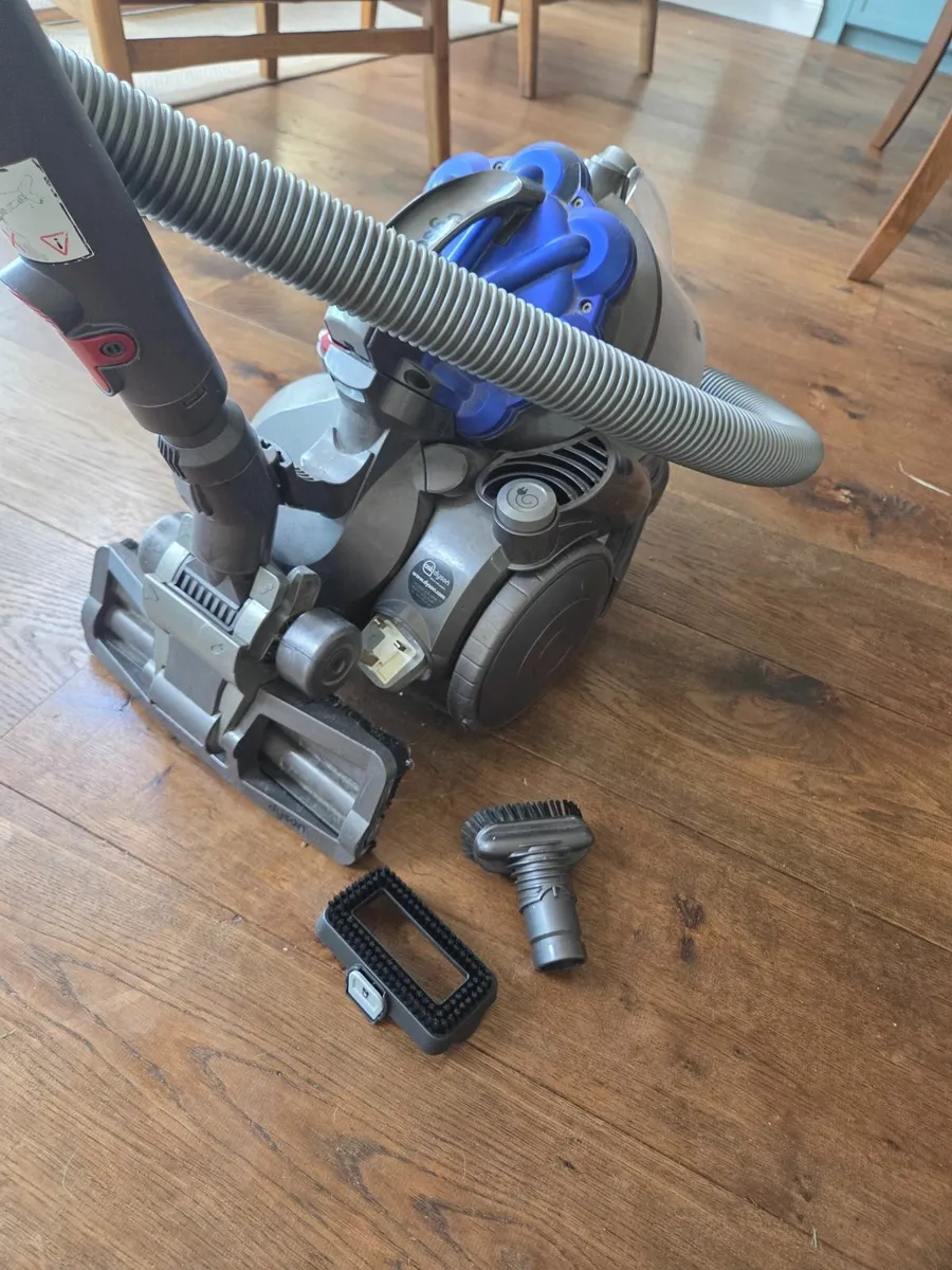 Dyson vacuum Cleaner - Image 3