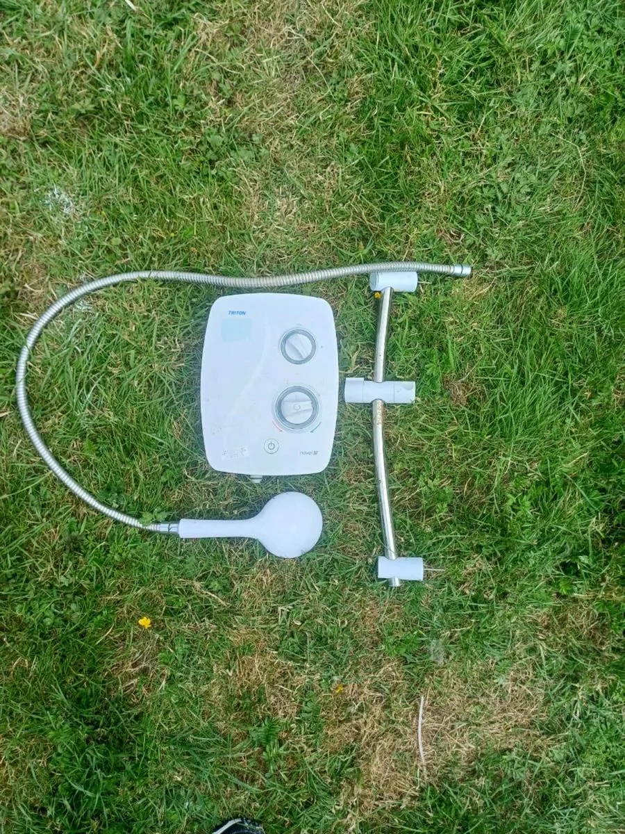 Triton electric shower Novel SR