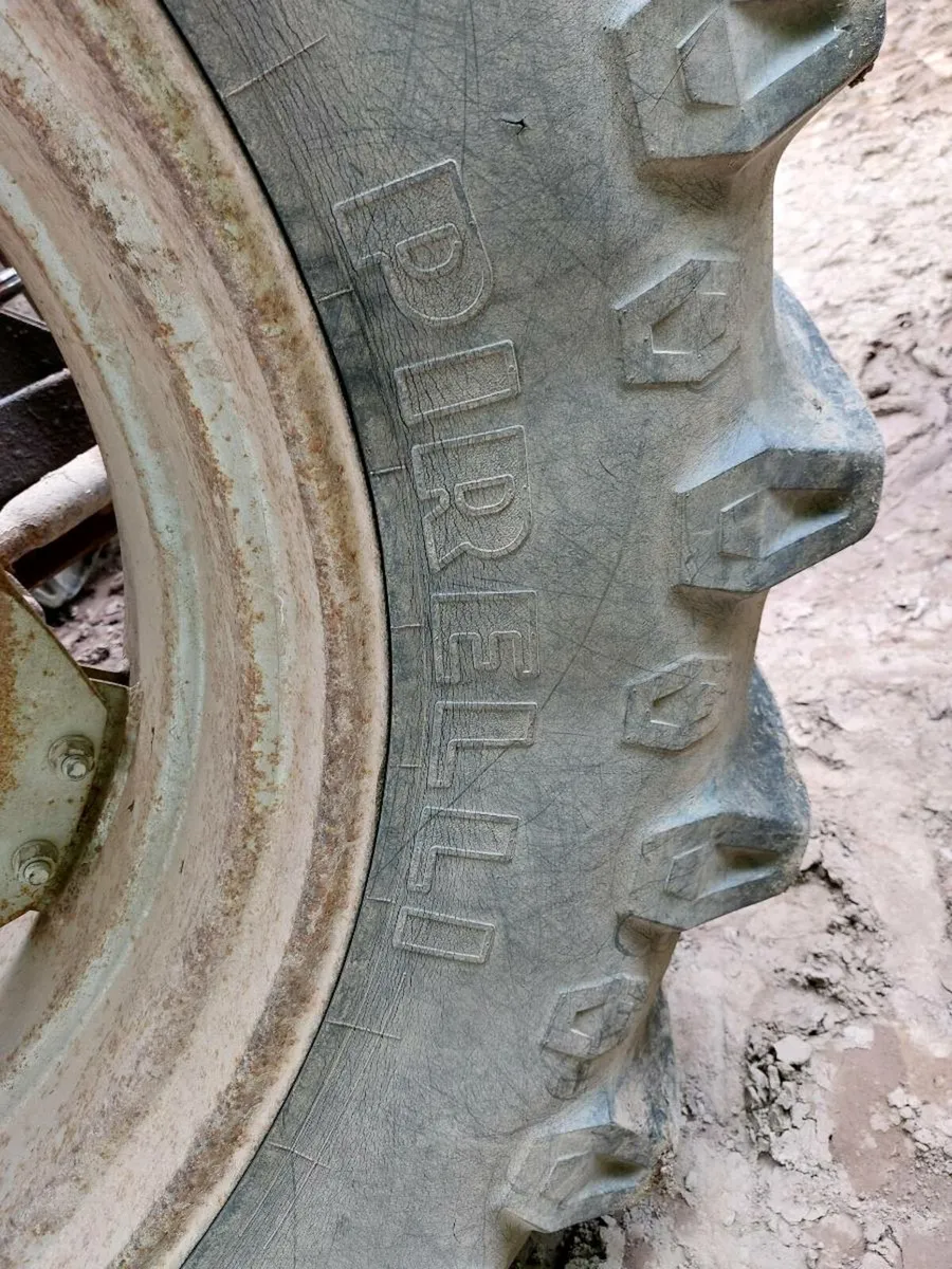2 tyres - Image 2