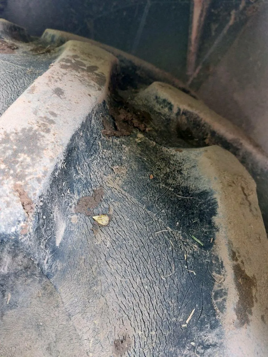 2 tyres - Image 3