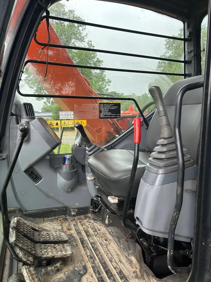 Hitachi zaxis 70 excavator - Image 2