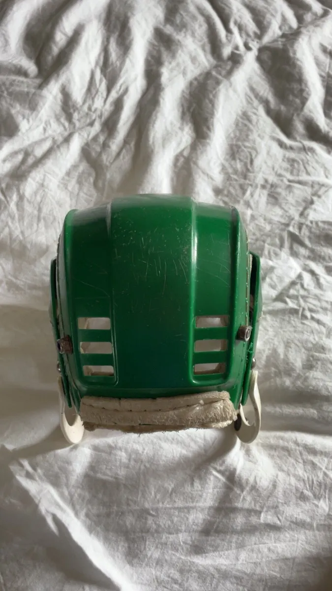 Oldstyle green skateboarder - Image 2