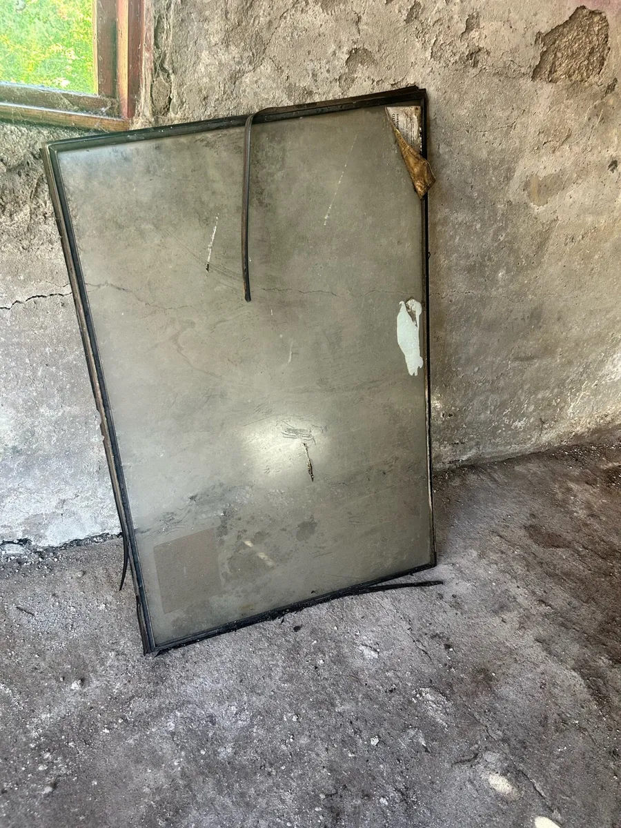 Tractor window - Image 1