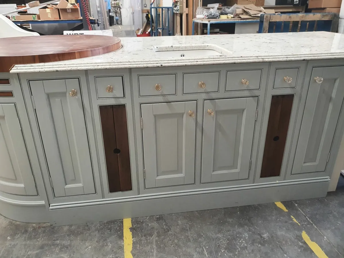Kitchen Island - Image 2