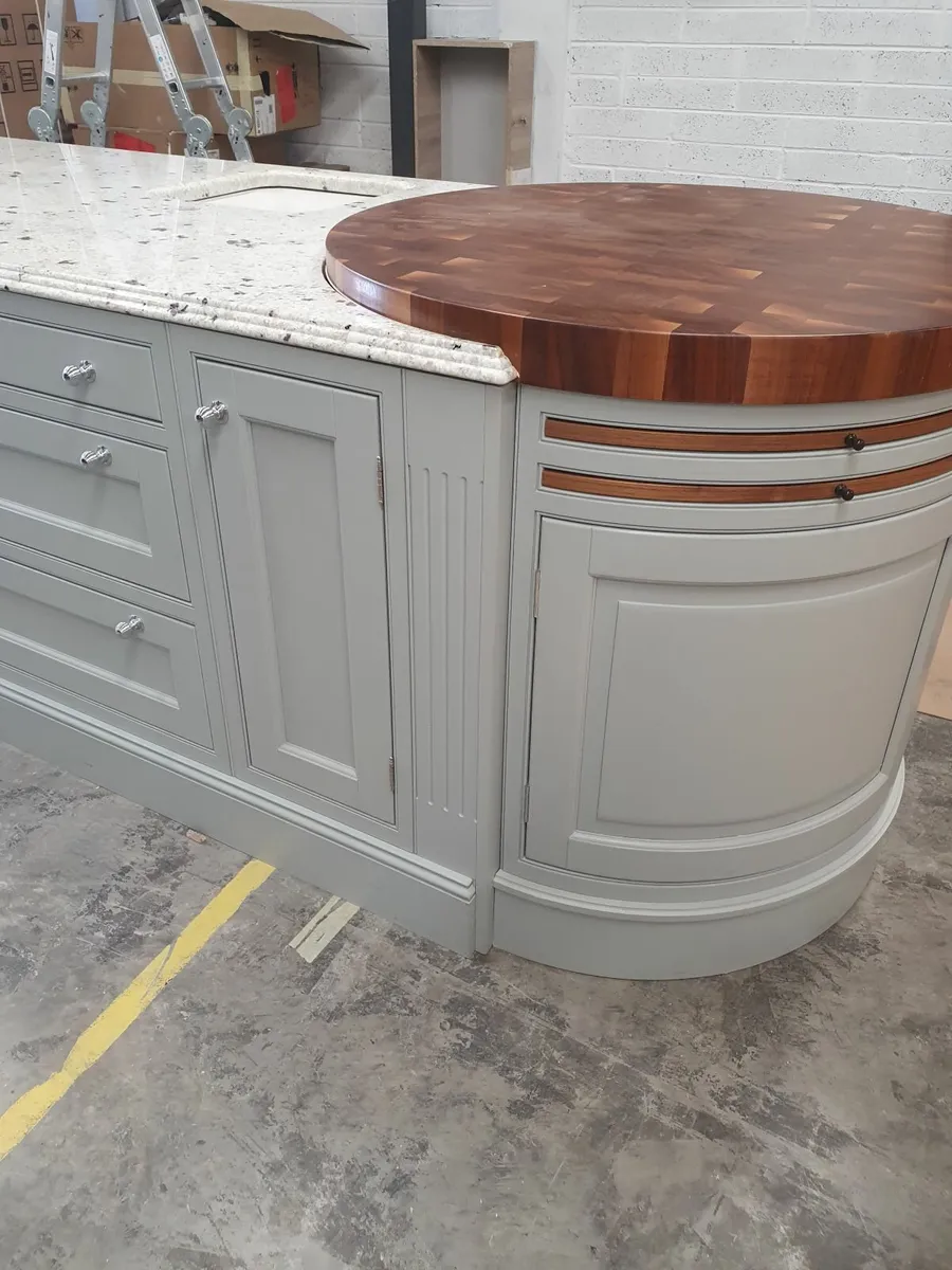 Kitchen Island - Image 3