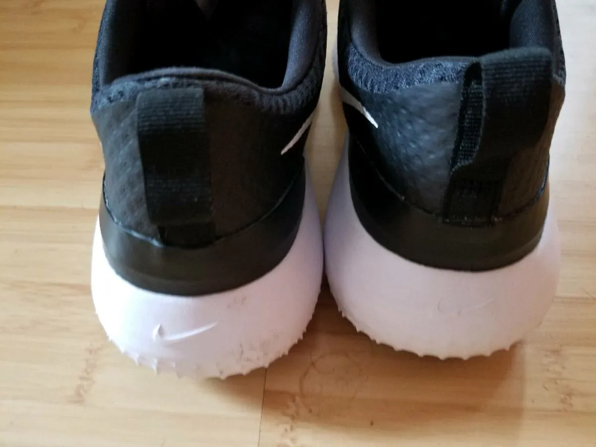 Nike golf shoes excellent condition size 9 - Image 2