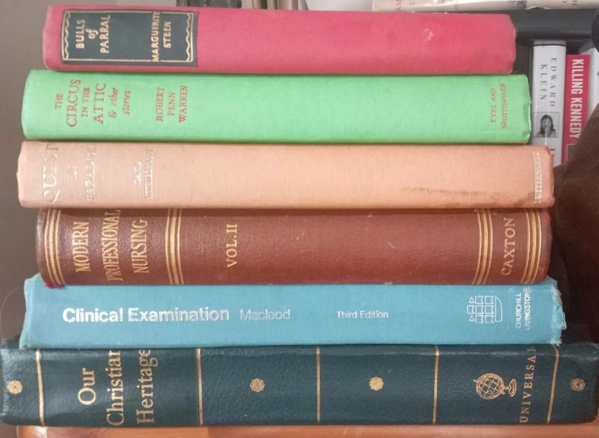 Various Vintage Books Three for €20 (5 photos) - Image 2