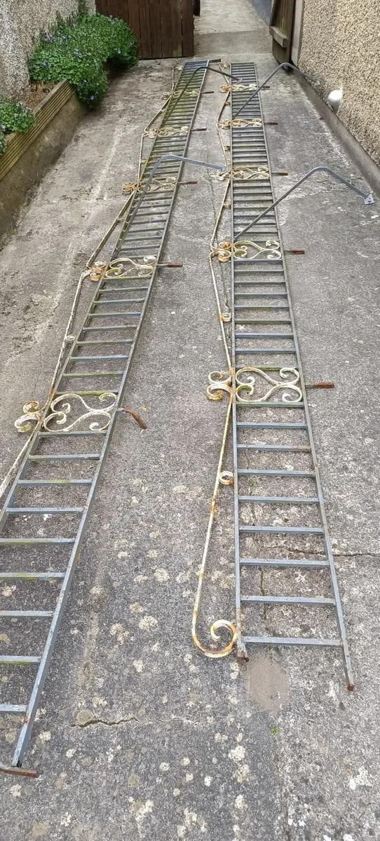 Top of wall wrought iron Railings - Image 1