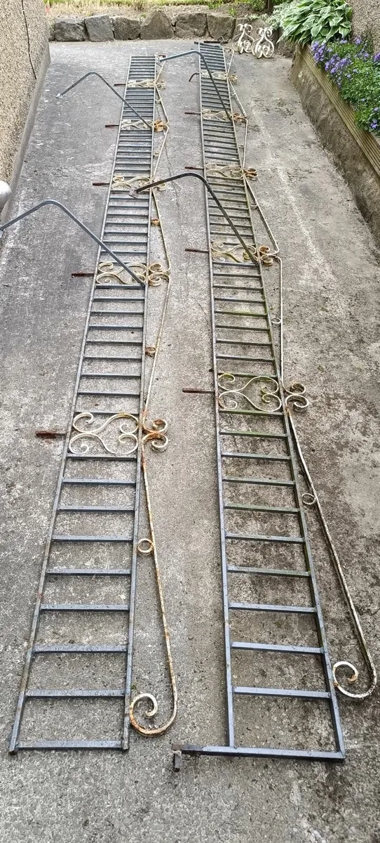 Top of wall wrought iron Railings - Image 2