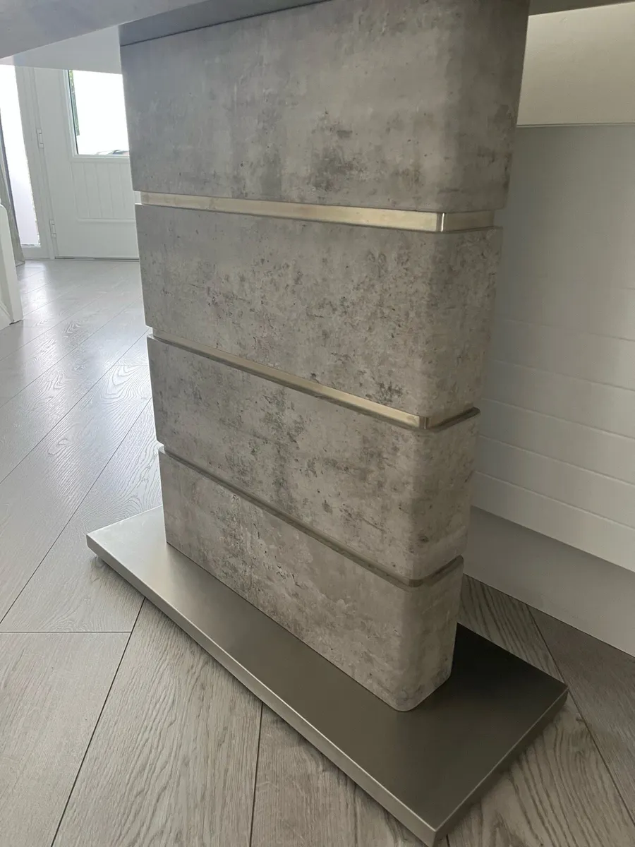 Consol table - Image 1