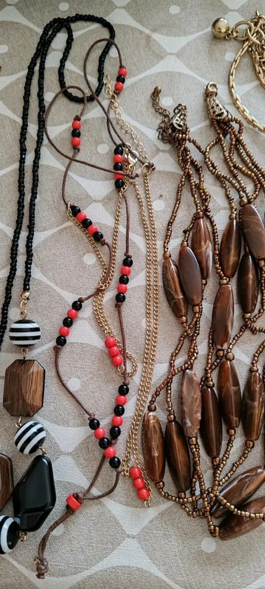 Assorted necklaces - Image 4