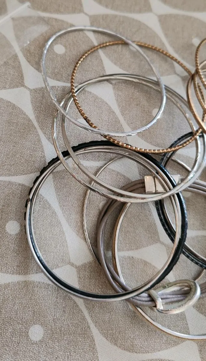 17 assorted bangles - Image 3