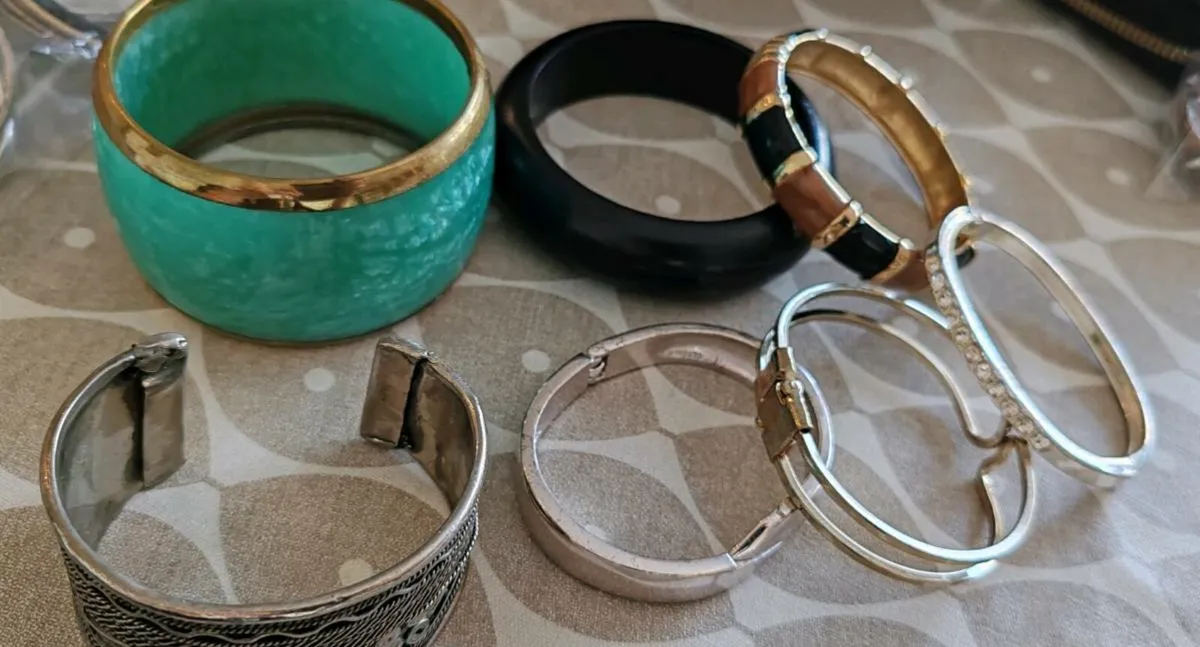 7 bangles - Image 1