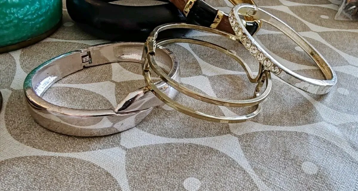 7 bangles - Image 3