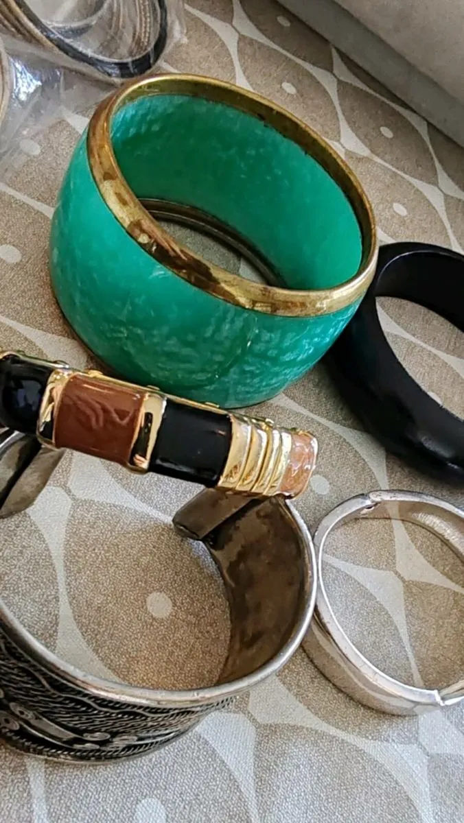 7 bangles - Image 4