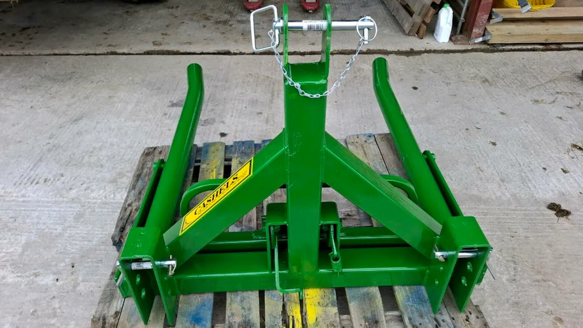 Bale lifter - Image 1