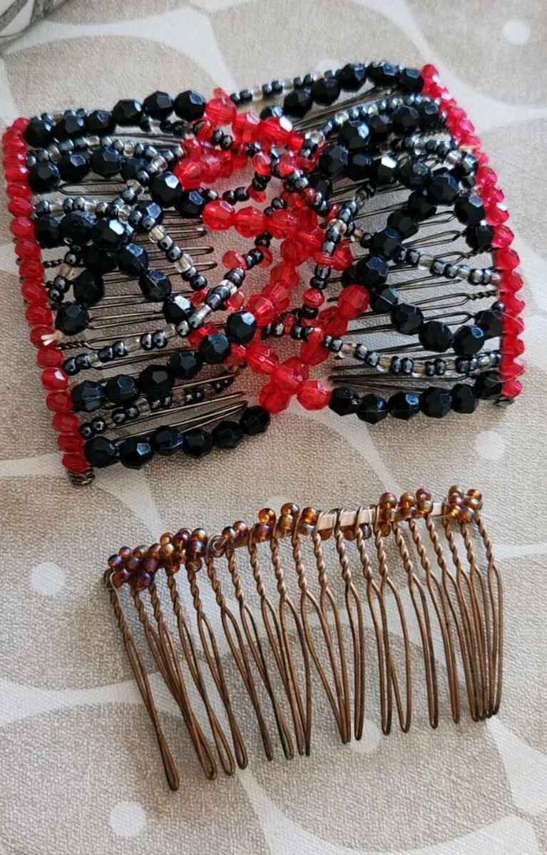 2 vintage hair clips - Image 2